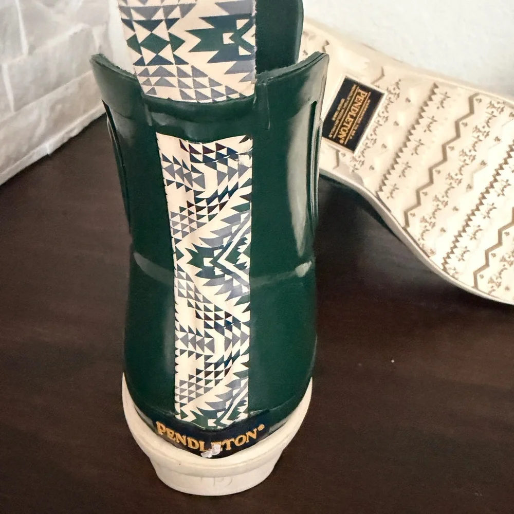 PENDLETON WOMEN'S SMITH ROCK GLOSS CHELSEA RAIN BOOTS! Size 7